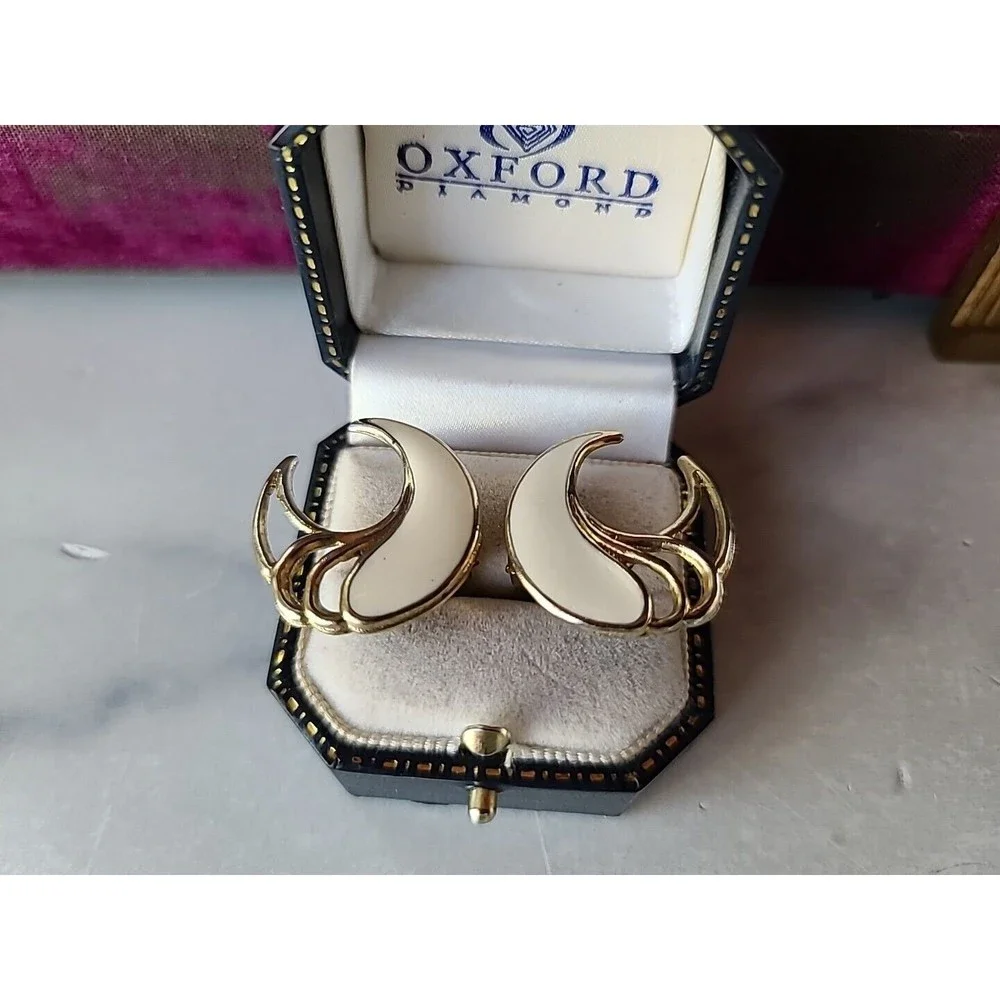 Vintage Enamel Clip-on Earrings